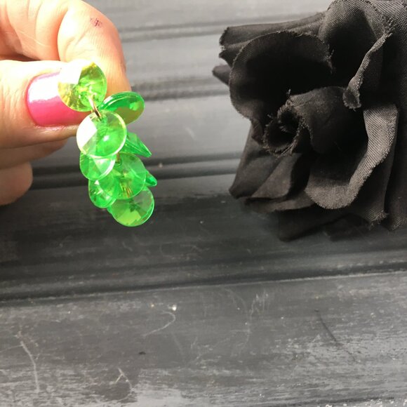 Green Dangly Clip-on Earrings - Picture 3 of 7